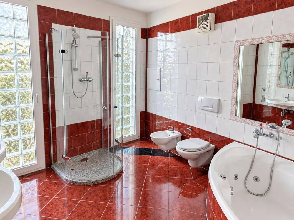 Villa Balustrada Wassergrundstück DG-WE an der weißen Elster, 2xBad, Granit, Einbauspiegel, Klima