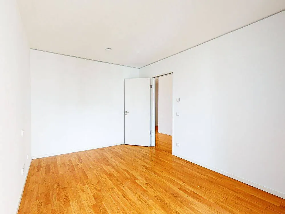 Große 2-Zimmer-Wohnung mit EBK & Balkon