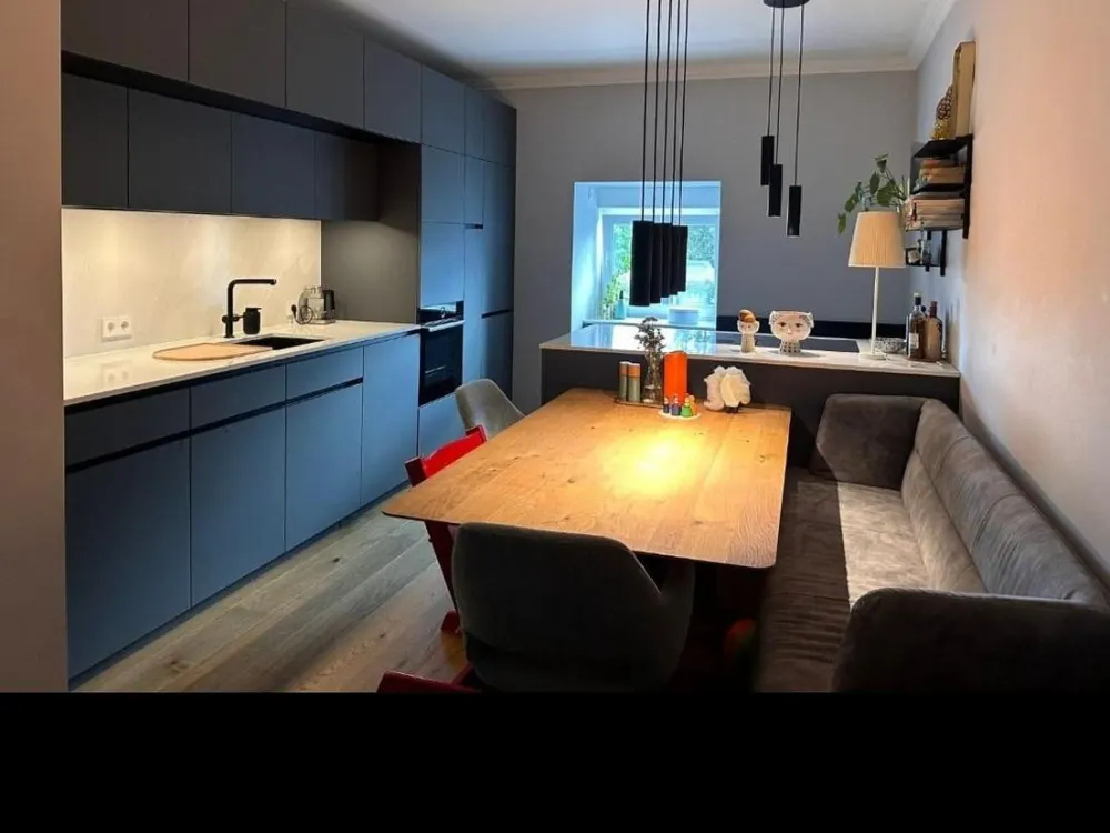 Hochwertig sanierte Maisonette-Wohnung mit 3 Zimmern, Garten und Stellplatz inklusive