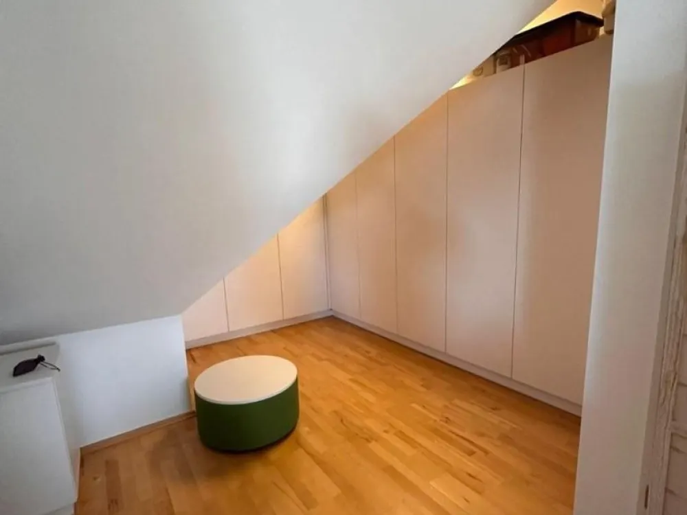 Hochwertig sanierte Maisonette-Wohnung mit 3 Zimmern, Garten und Stellplatz inklusive