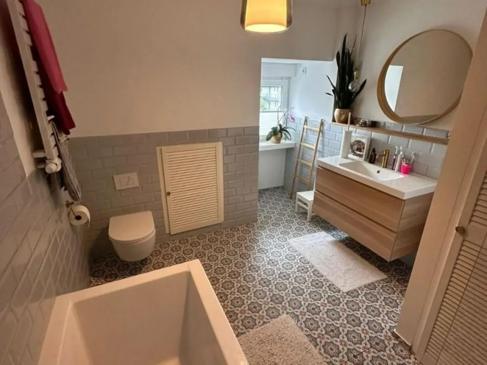 Hochwertig sanierte Maisonette-Wohnung mit 3 Zimmern, Garten und Stellplatz inklusive