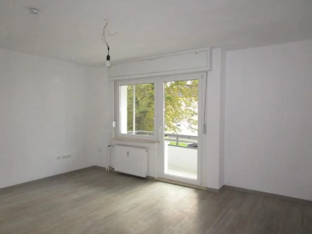 Sparen Sie sich das renovieren -bezugsfertige 3 Zimmerwohnung mit separatem Mansardenzimmer und Mietergarten
