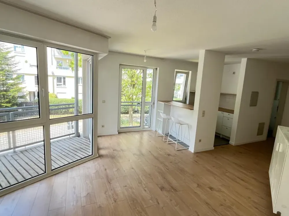 Central Location Yet Surrounded by Greenery - Stylish 2-Room Apartment with Balcony and Fitted Kitchen near Wöhrder See