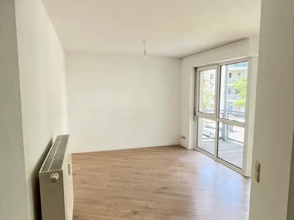 Central Location Yet Surrounded by Greenery - Stylish 2-Room Apartment with Balcony and Fitted Kitchen near Wöhrder See