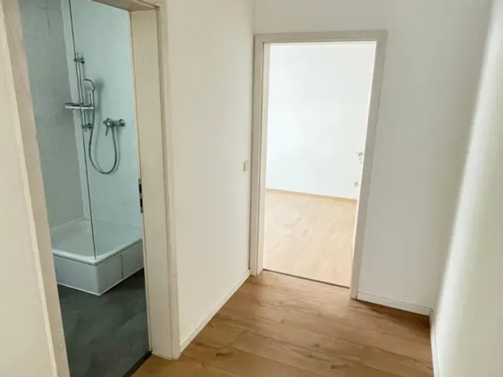 Central Location Yet Surrounded by Greenery - Stylish 2-Room Apartment with Balcony and Fitted Kitchen near Wöhrder See
