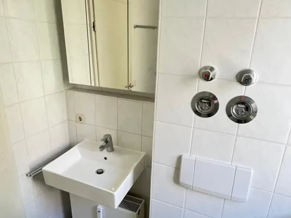 Central Location Yet Surrounded by Greenery - Stylish 2-Room Apartment with Balcony and Fitted Kitchen near Wöhrder See