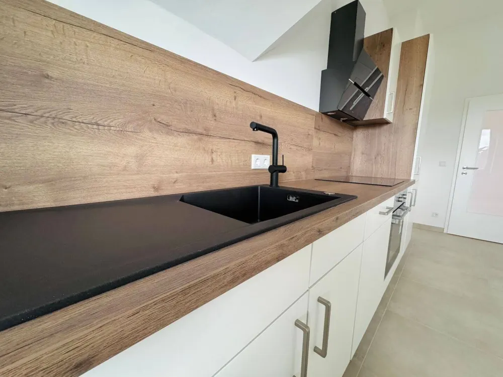 Erstbezug nach Sanierung! Zwei Balkone und neue Einbauküche