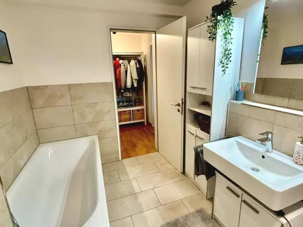 Ab 1.11. Hochwertig ausgestattete 2-Zimmerwohnung mit EBK und großem Balkon
