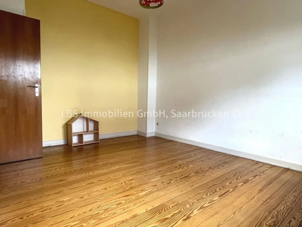 Großzügige 4-ZKB-Wohnung in gefragter Lage nahe der Uni für 1 Jahr zu vermieten!