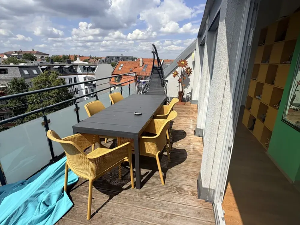 Exklusives Penthouse mit 17 m² Dachterrasse, Kamin & Aufzug | 60 Monate mietstabil | Altlindenau