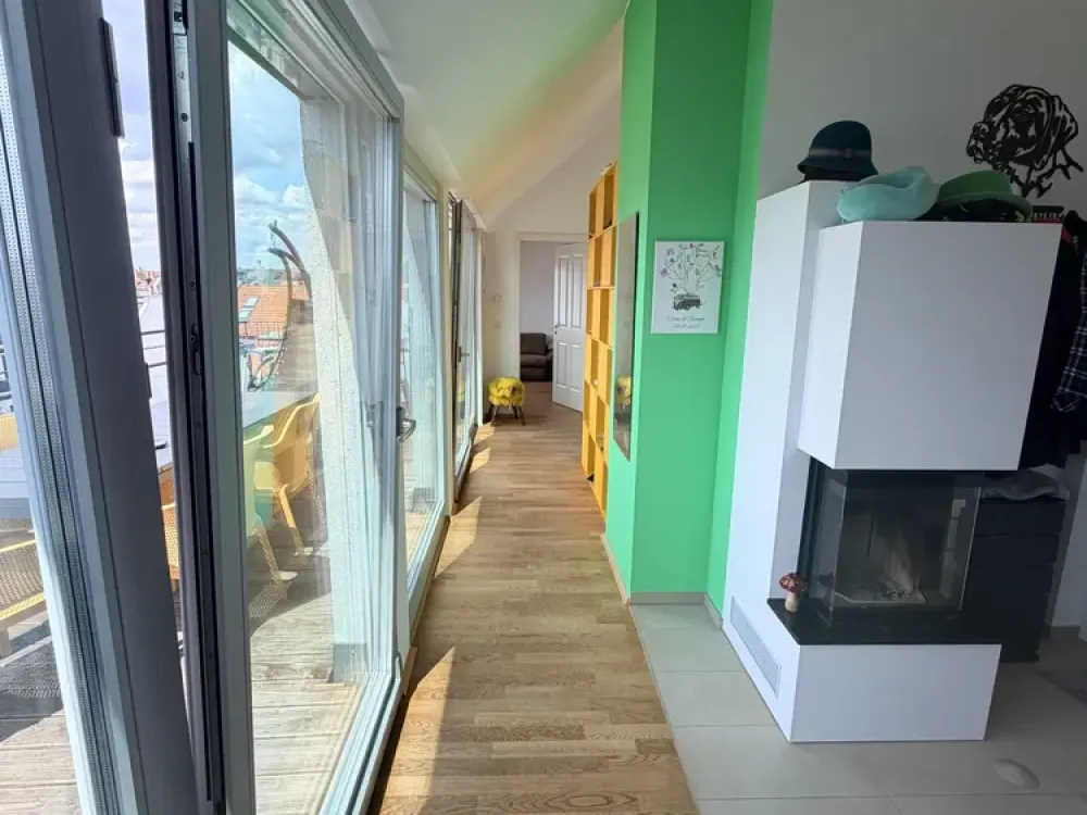 Exklusives Penthouse mit 17 m² Dachterrasse, Kamin & Aufzug | 60 Monate mietstabil | Altlindenau