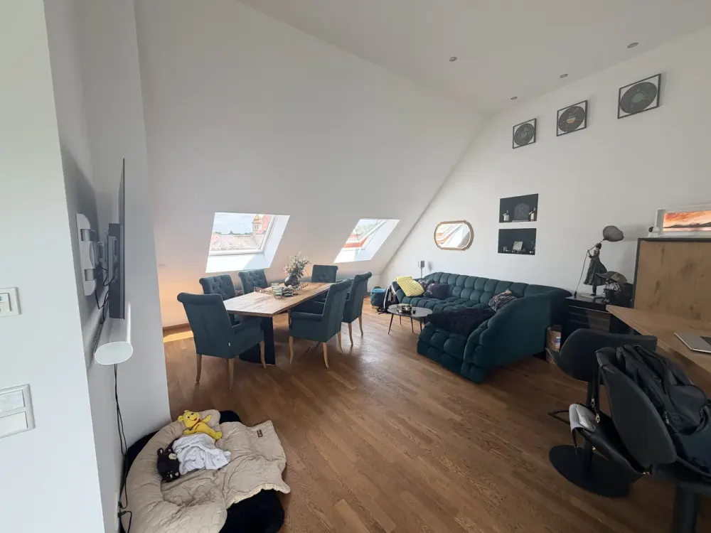 Exklusives Penthouse mit 17 m² Dachterrasse, Kamin & Aufzug | 60 Monate mietstabil | Altlindenau