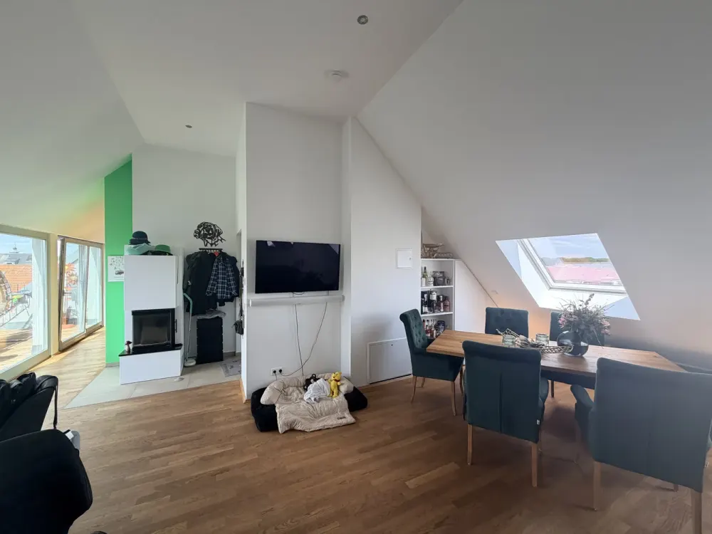 Exklusives Penthouse mit 17 m² Dachterrasse, Kamin & Aufzug | 60 Monate mietstabil | Altlindenau