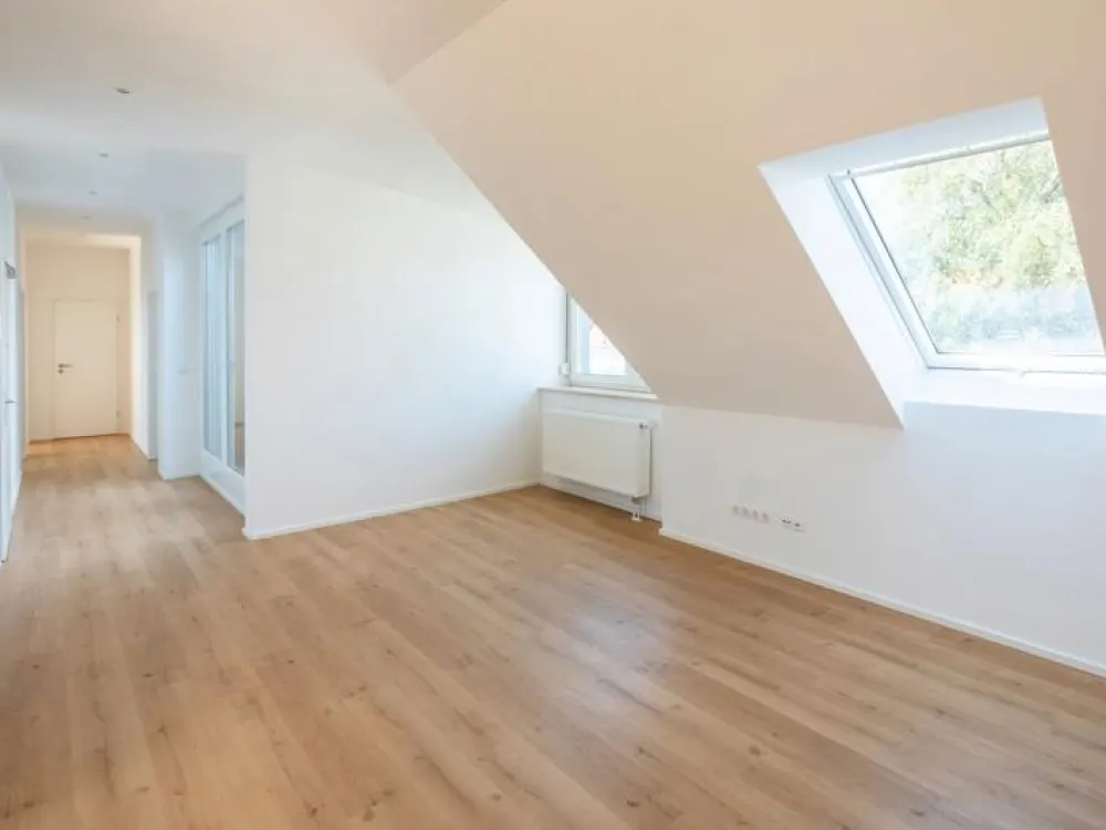 Wow! Very bright 3-room attic apartment with balcony