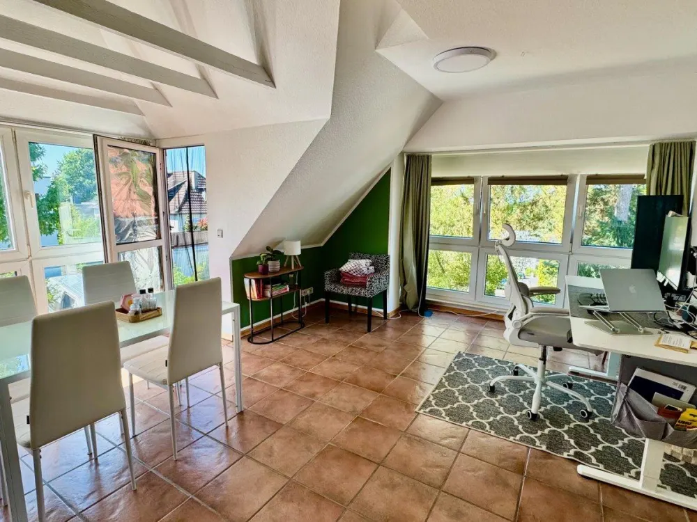 2-Zimmer-Wohnung mit Köln-Dom-Blick, Einbauküche & zwei Balkonen