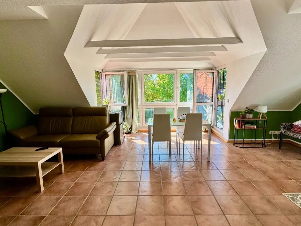 2-Zimmer-Wohnung mit Köln-Dom-Blick, Einbauküche & zwei Balkonen