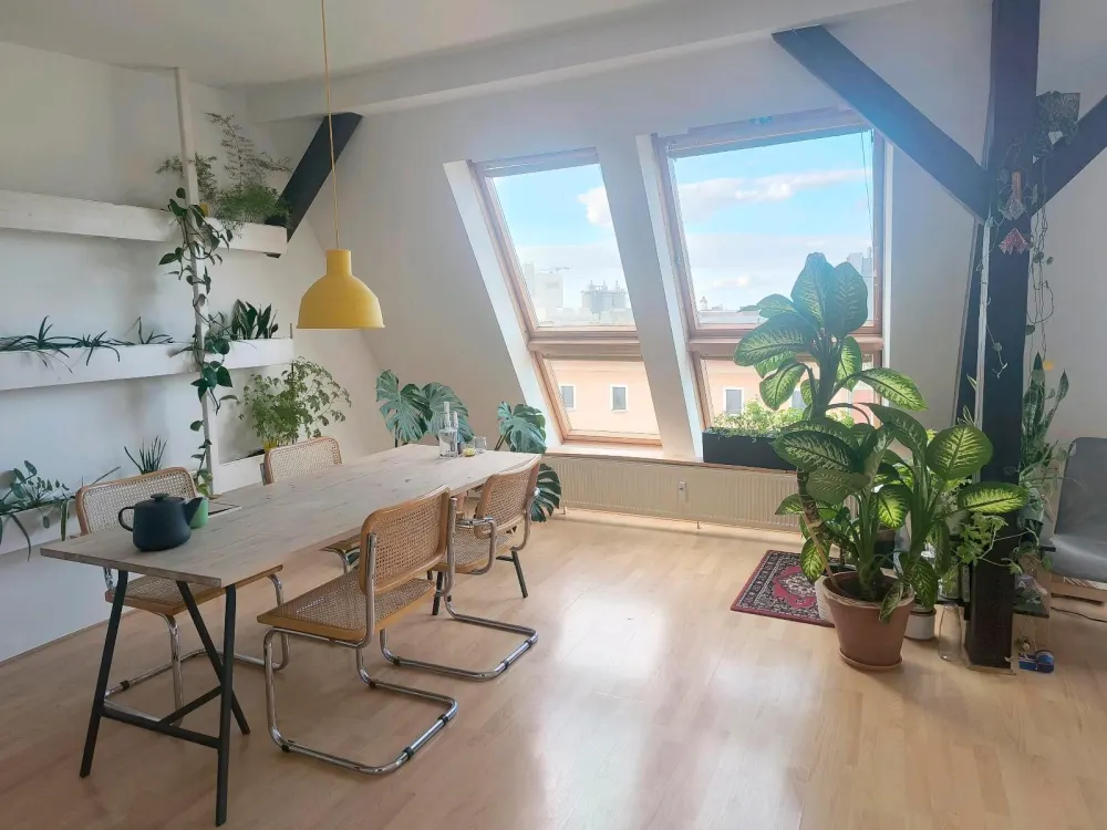 Untermiete Okt-Nov in schöner Dachgeschoss Wohnung in Mitte