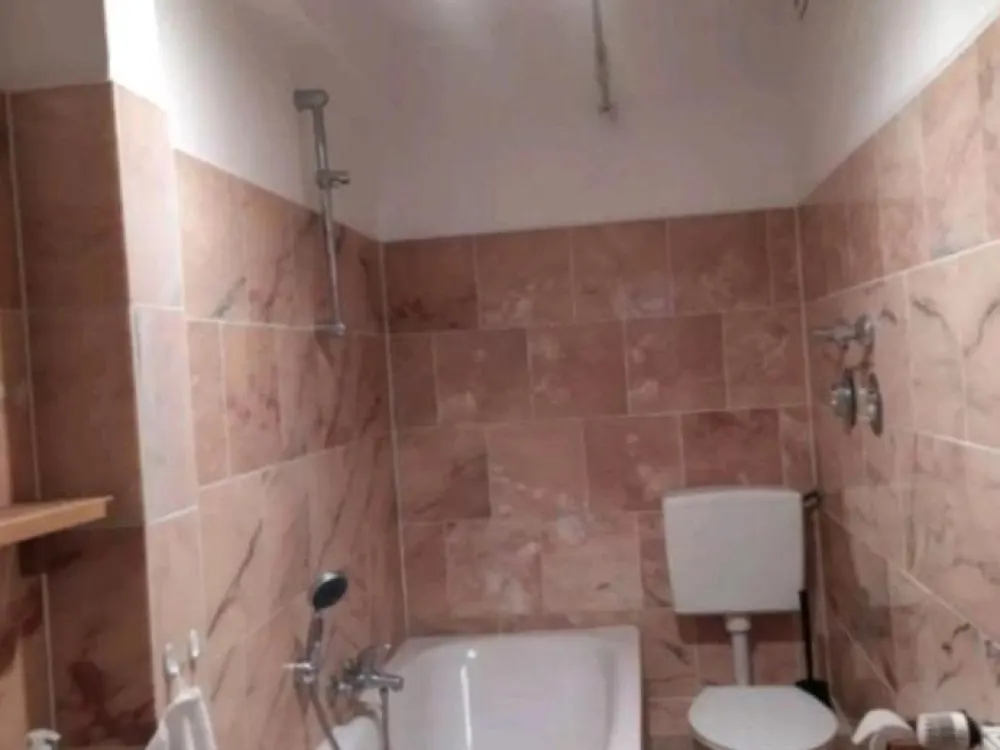 Untermiete Okt-Nov in schöner Dachgeschoss Wohnung in Mitte