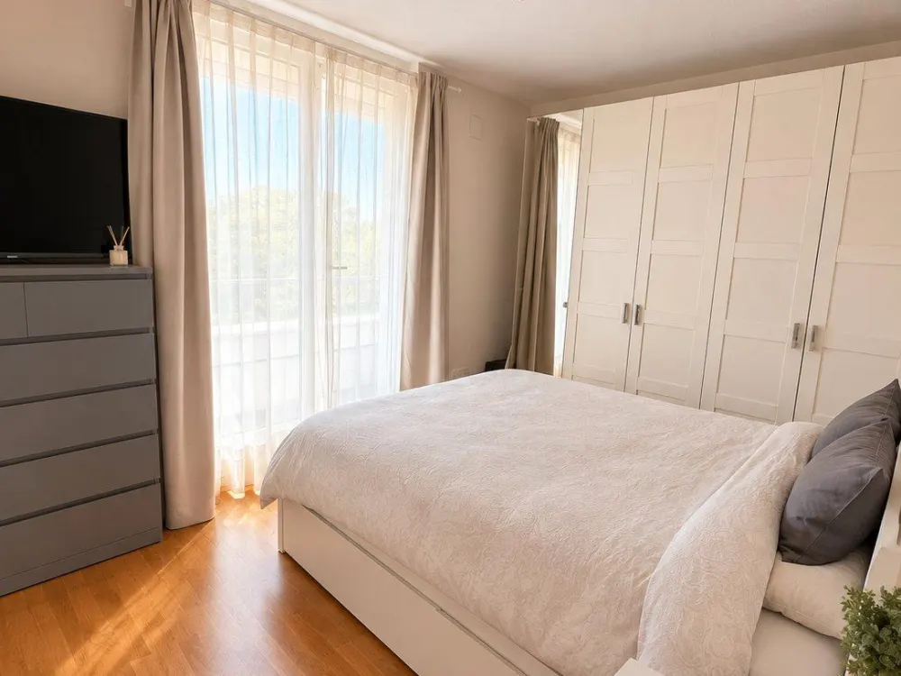 3 Zimmer Wohnung (für 2 Jahre / teilmöbliert)