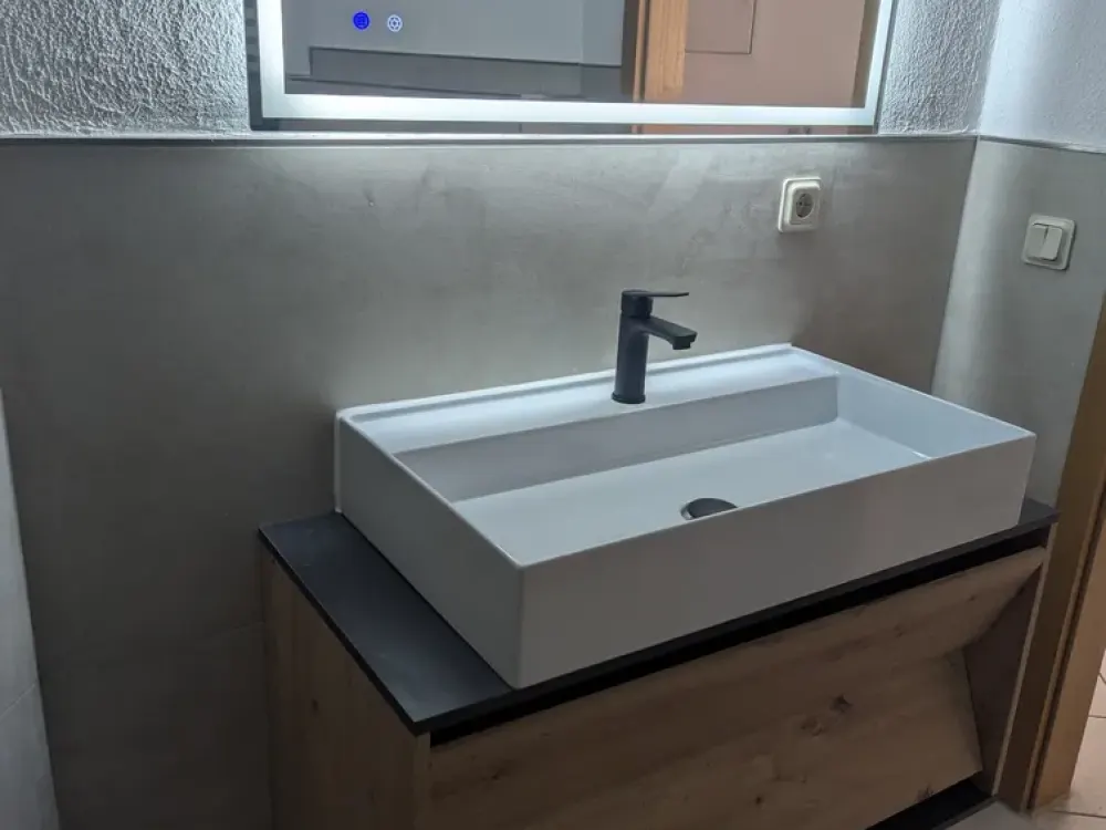 Modernisierte Wohnung mit vier Zimmern und Stellplatz in Müglitztal