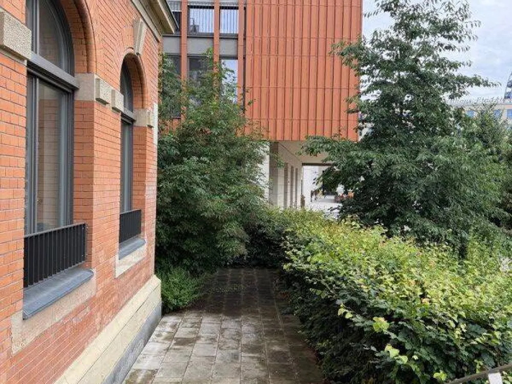 Zentrale 3,5-Raum-Wohnung: Einbauküche und Terrasse