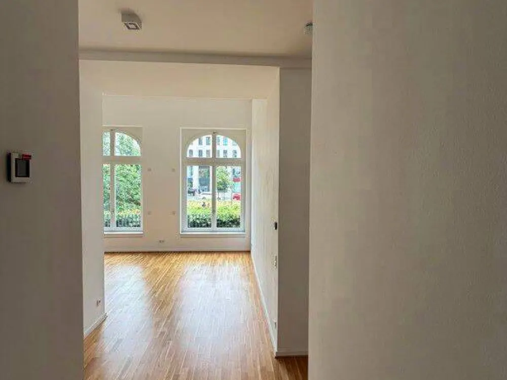 Zentrale 3,5-Raum-Wohnung: Einbauküche und Terrasse