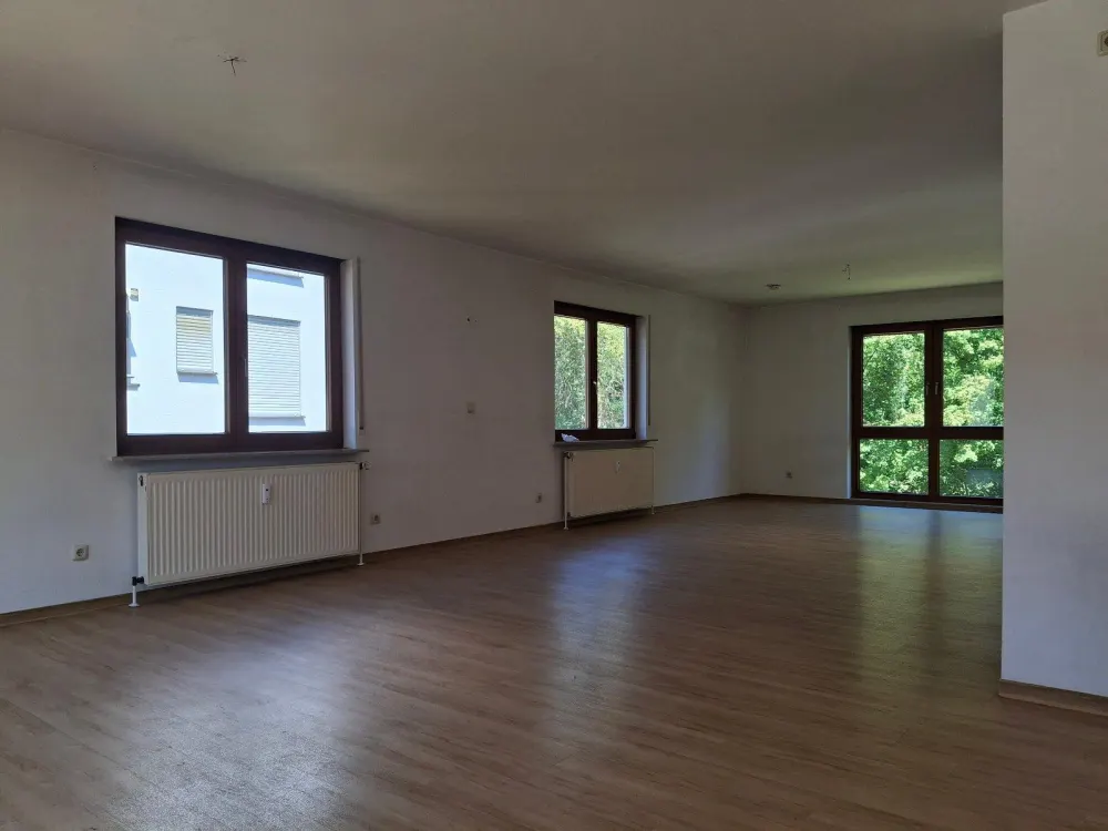 LOFT- Charakter mit 40m² großen Wohn/Essbereich mit Blick ins Grüne und Balkon
