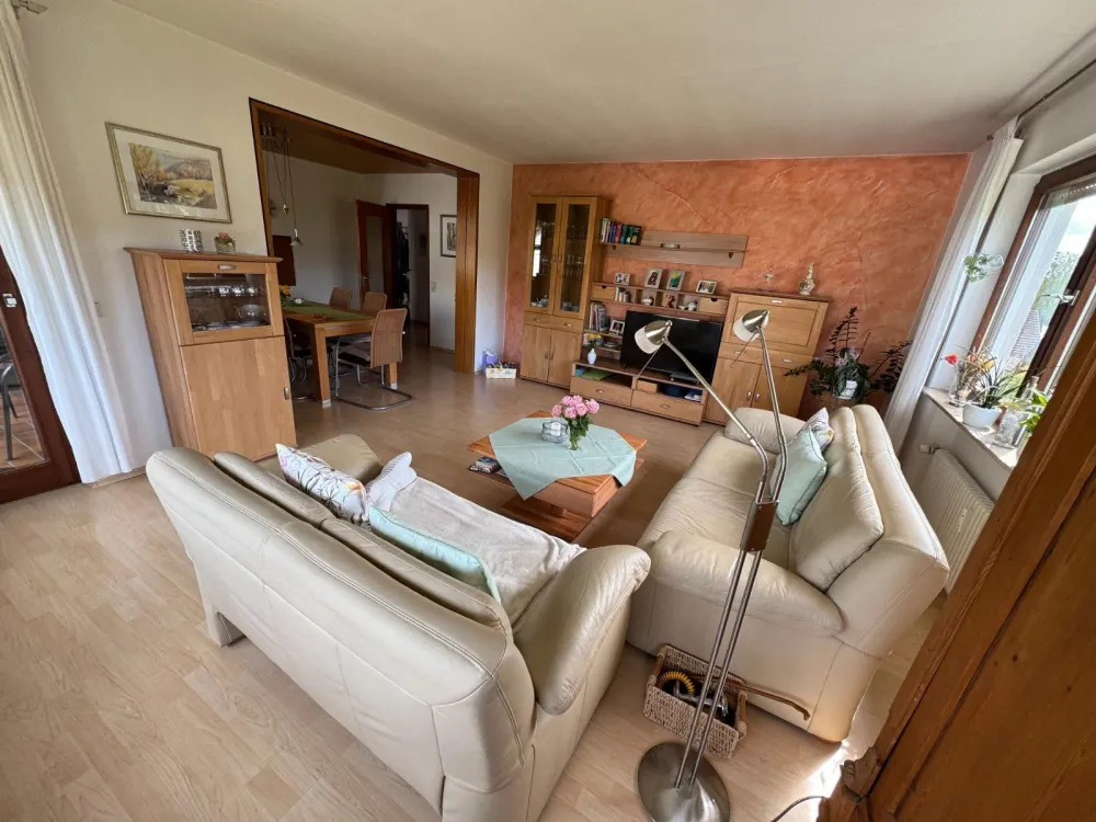 Sonnige 4,5 Zimmer-Wohnung mit herrlichem Blick ins Grüne (1.OG)
