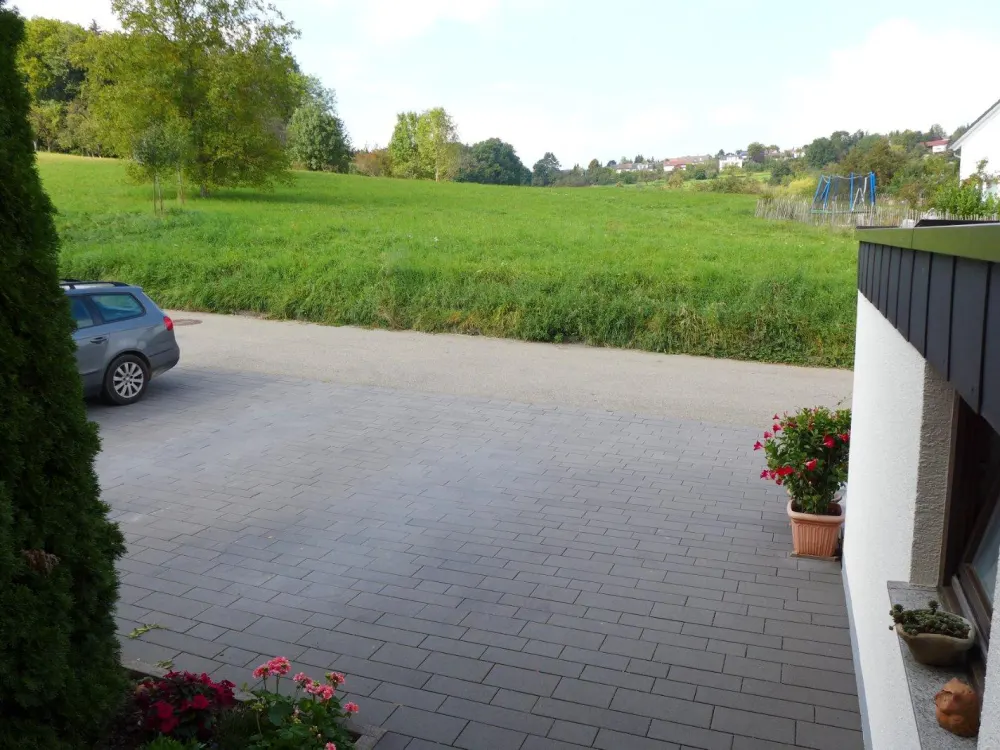 Sonnige 4,5 Zimmer-Wohnung mit herrlichem Blick ins Grüne (1.OG)