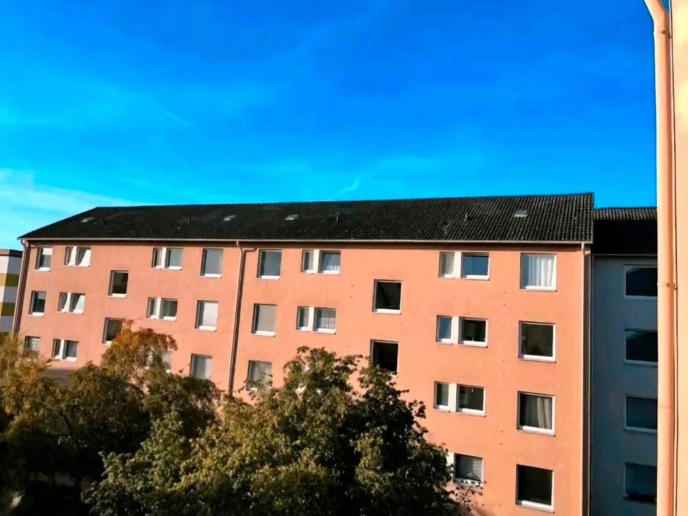 1x Möbiliertes WG Zimmer mit Balkon in 5er WG