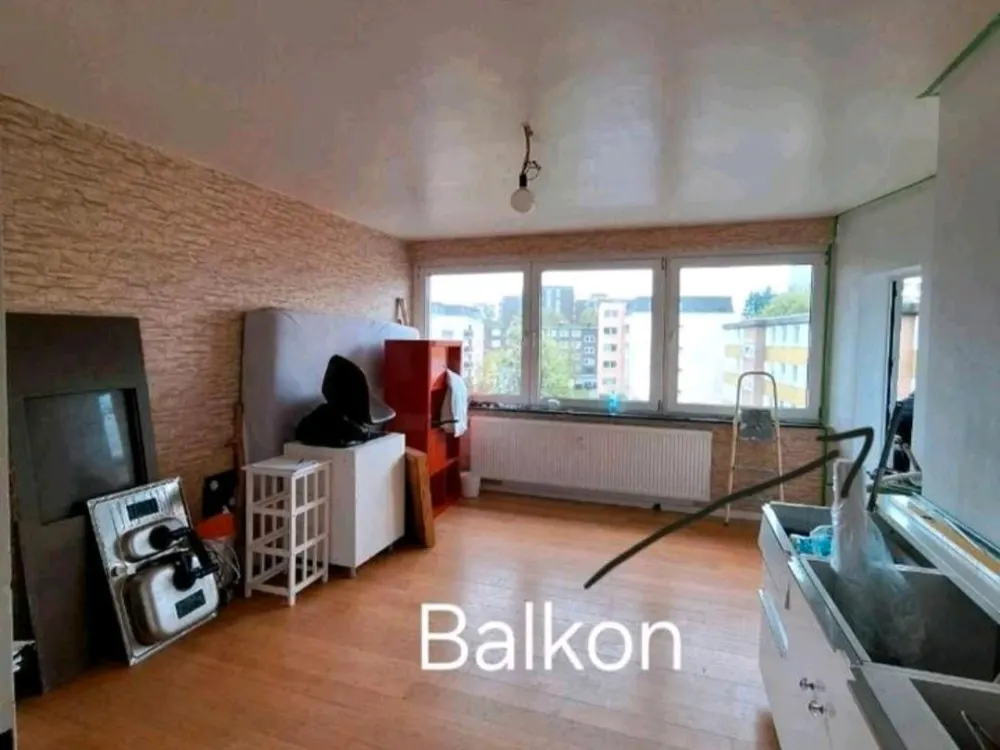 1x Möbiliertes WG Zimmer mit Balkon in 5er WG