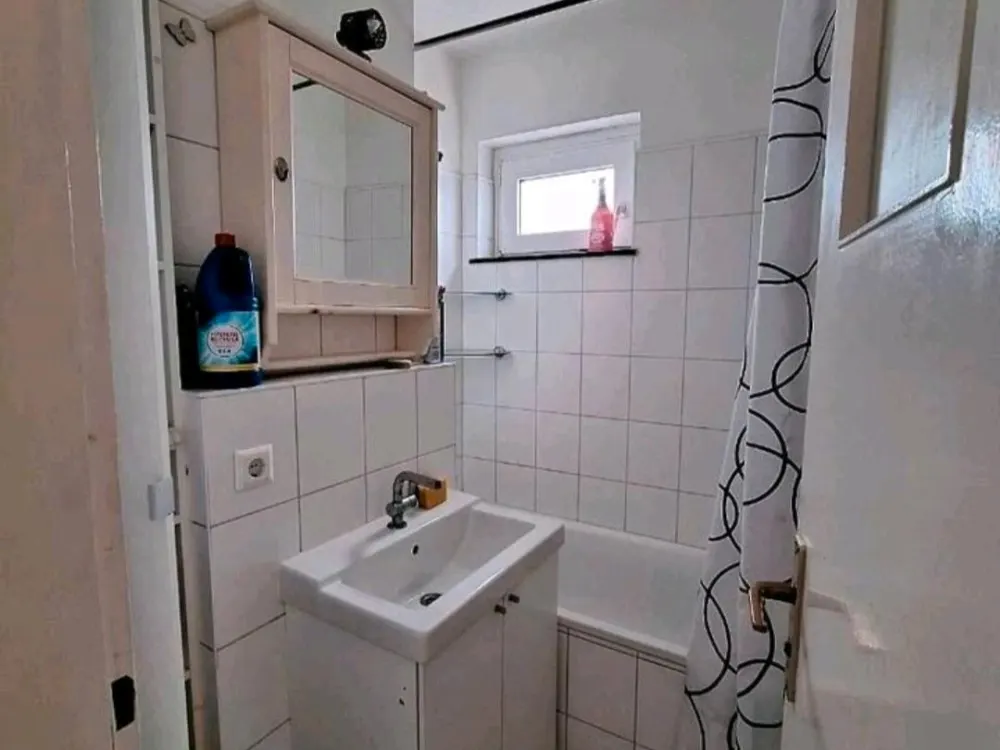 1x Möbiliertes WG Zimmer mit Balkon in 5er WG