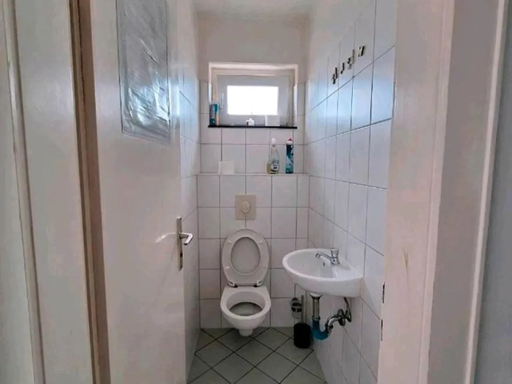 1x Möbiliertes WG Zimmer mit Balkon in 5er WG