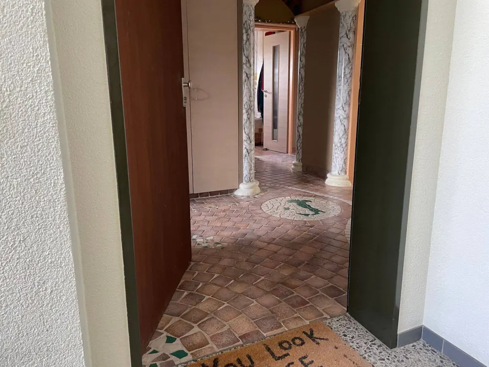 3 Zimmer Wohnung mit Elektrischer Garage + Stellplatz