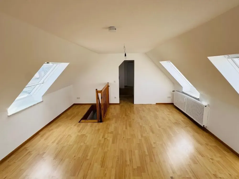 Paare aufgepasst: Helle Maisonette Wohnung in Hassels!