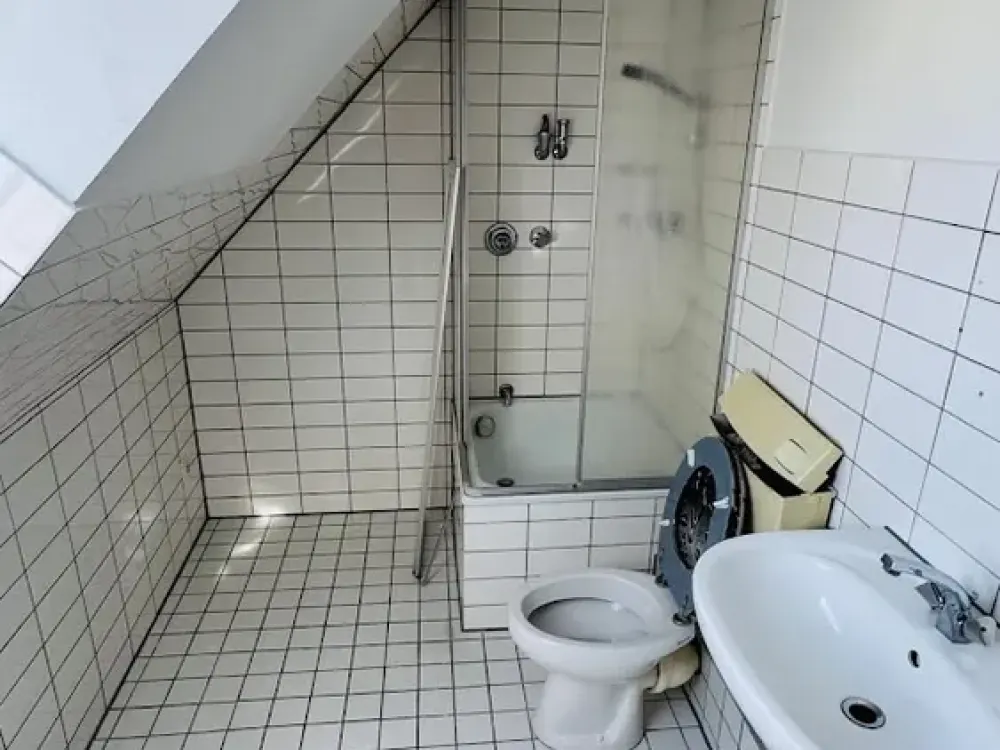 Paare aufgepasst: Helle Maisonette Wohnung in Hassels!