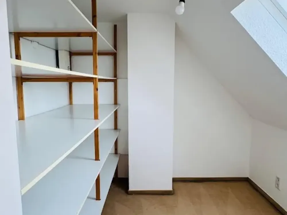 Paare aufgepasst: Helle Maisonette Wohnung in Hassels!
