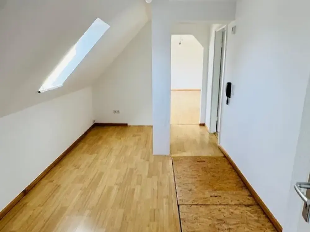 Paare aufgepasst: Helle Maisonette Wohnung in Hassels!