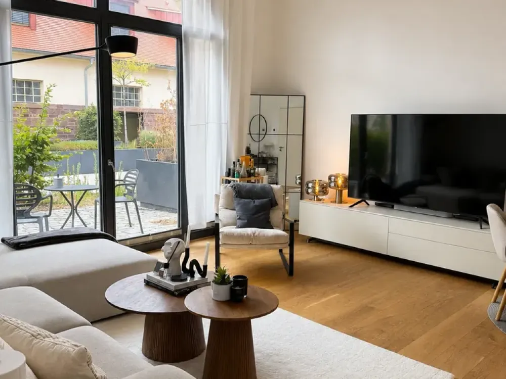 Modernes Wohnen mit Altbaucharme, Loftgefühl & große Terrasse im Hofgartenkarree