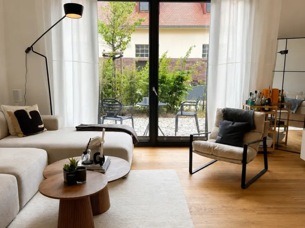 Modernes Wohnen mit Altbaucharme, Loftgefühl & große Terrasse im Hofgartenkarree