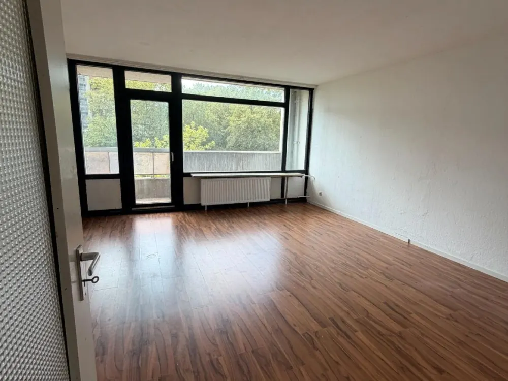 Bright 3-Room Apartment with Balcony in Köln-Weiden