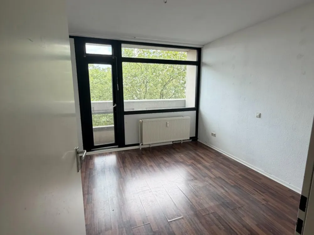 Bright 3-Room Apartment with Balcony in Köln-Weiden