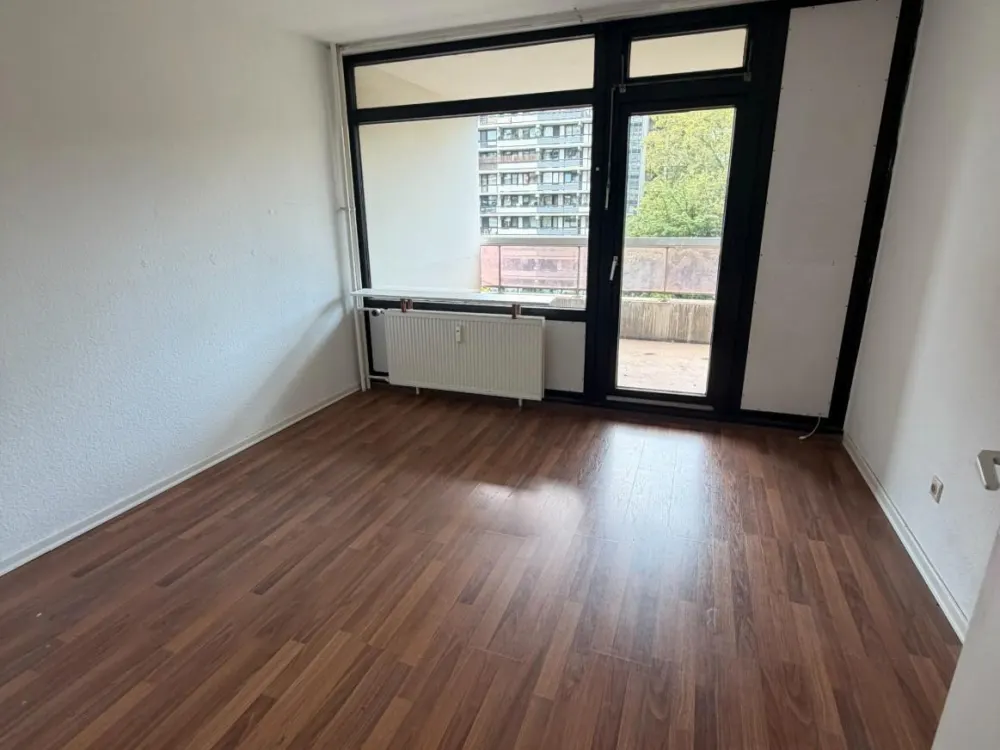 Bright 3-Room Apartment with Balcony in Köln-Weiden