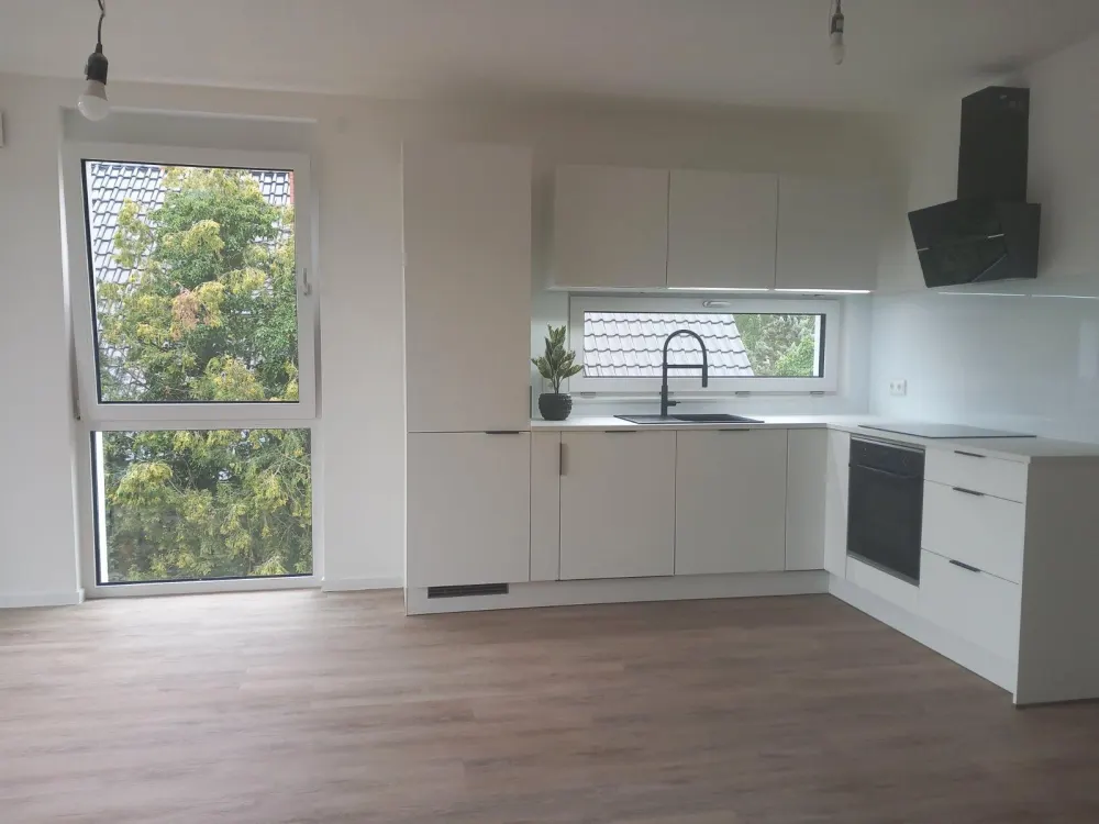 Helle und moderne 2-Zimmer-Wohnung mit Einbauküche und Terrasse
