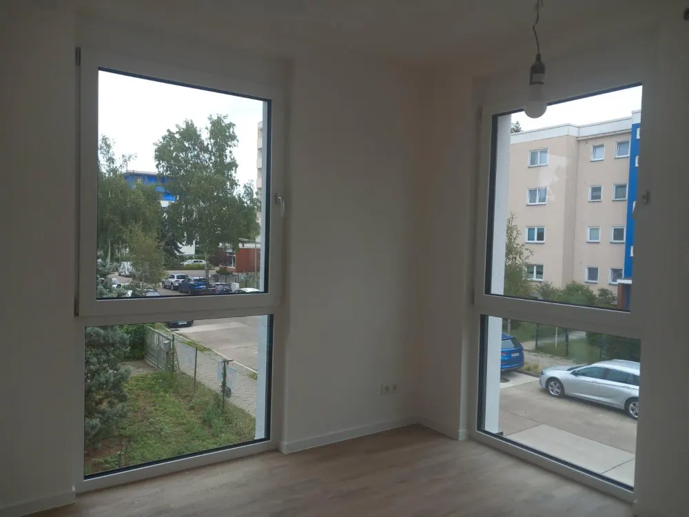 Helle und moderne 2-Zimmer-Wohnung mit Einbauküche und Terrasse