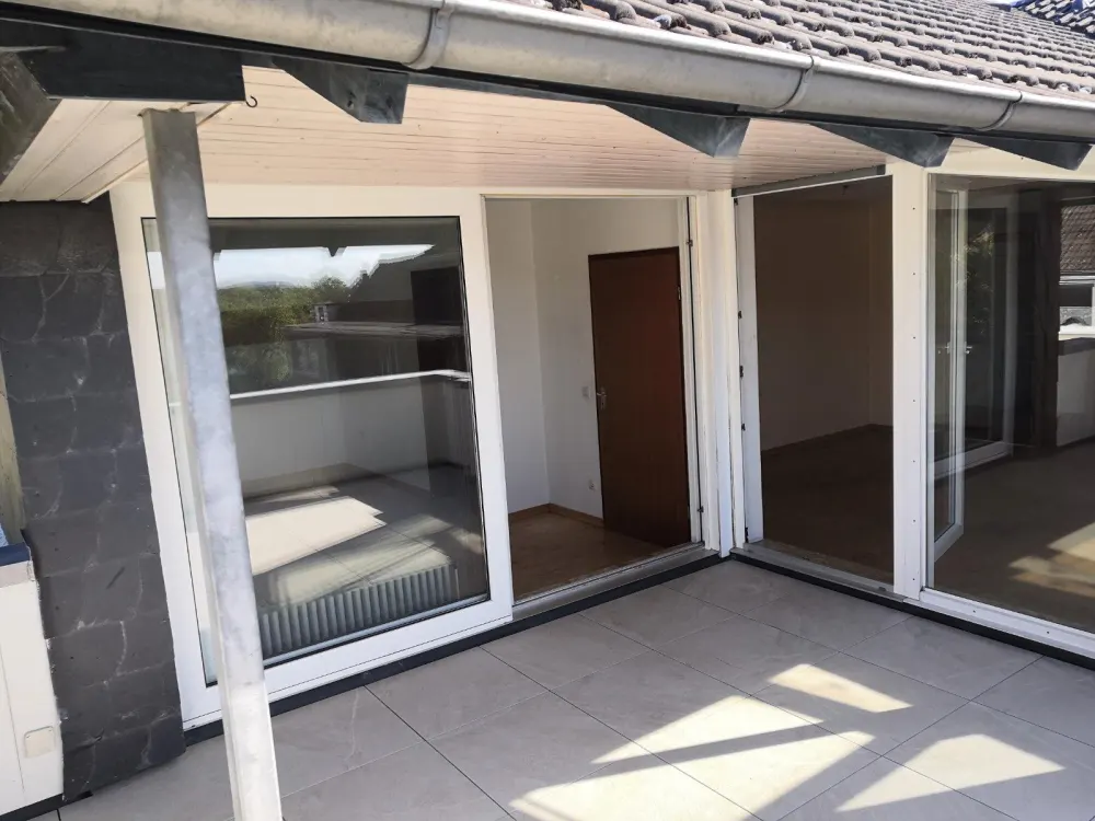 Moderne 3 Zimmer Wohnung 88 m², Dach-Terrasse, TG, Keller