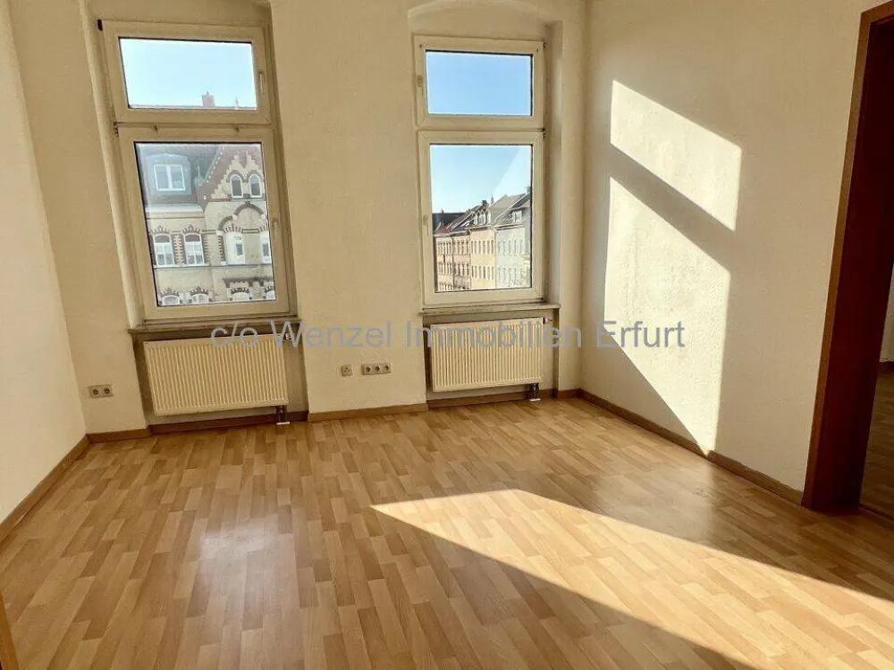 Beautiful 2-Room Apartment in the North of Erfurt Including Fitted Kitchen, Shower, Bathtub