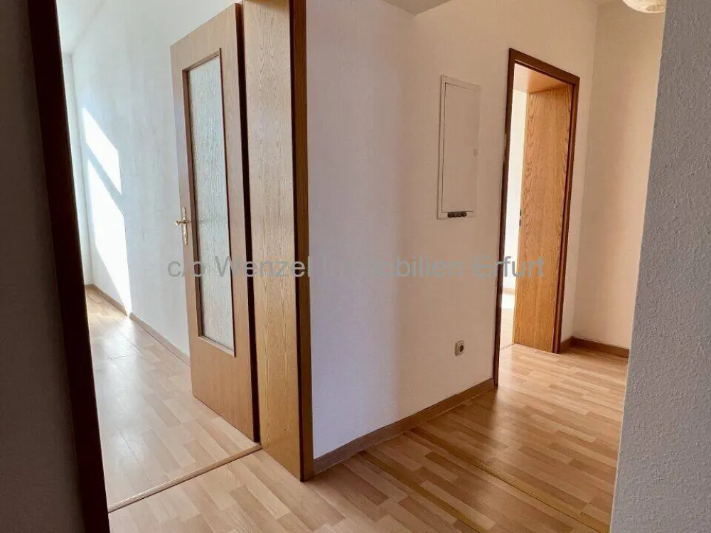 Beautiful 2-Room Apartment in the North of Erfurt Including Fitted Kitchen, Shower, Bathtub
