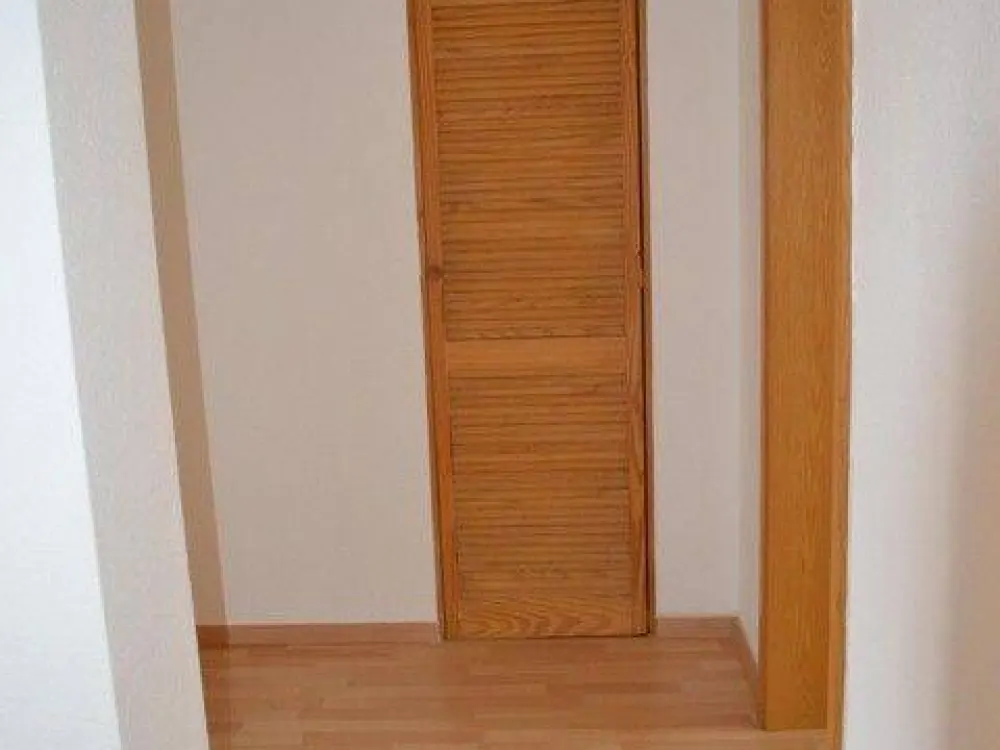 Beautiful 2-Room Apartment in the North of Erfurt Including Fitted Kitchen, Shower, Bathtub