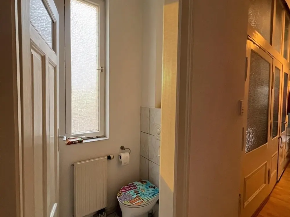 3-Room Old Building Apartment with Balcony in Central Nuremberg Location